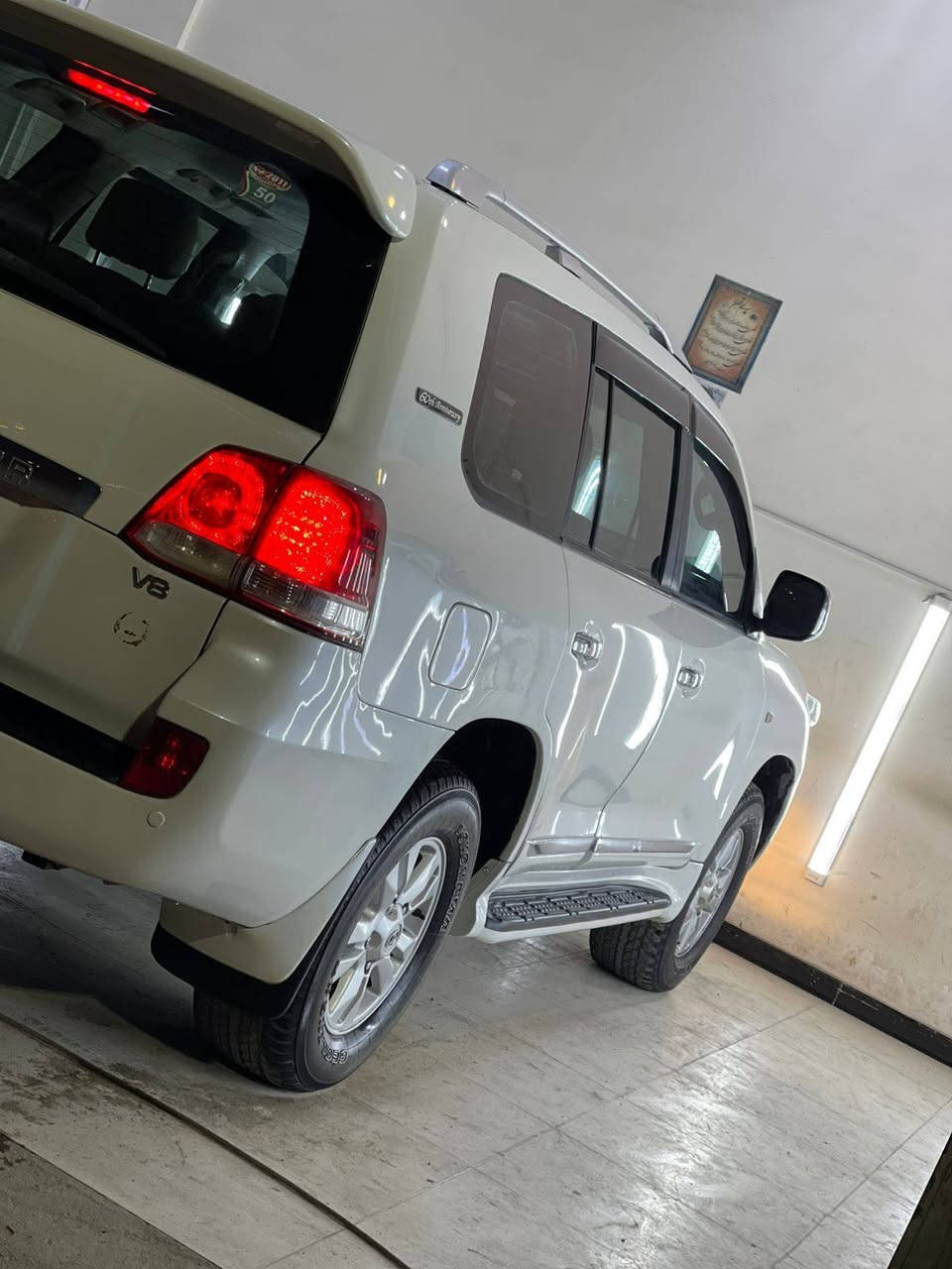 يالله ادوات ادوات ادوات  لاندكروز 2011 خليجي 8 سلندر فول  حاوية جاهزة من كلشي  ملاحظة بيهة كصة جاملغ خلفي فقط والباقي مكفول البدي شوف العين خوان  كتبت التفاصيل كاملة الك يمي مكينة وكير وشاصي سليمات وماكغل الصبغ  تعهد من السرقة والعشائر العنوان البصرة سعر 155 بيهة مجال كلش قليل حك الجية. *********** بدون مروس
