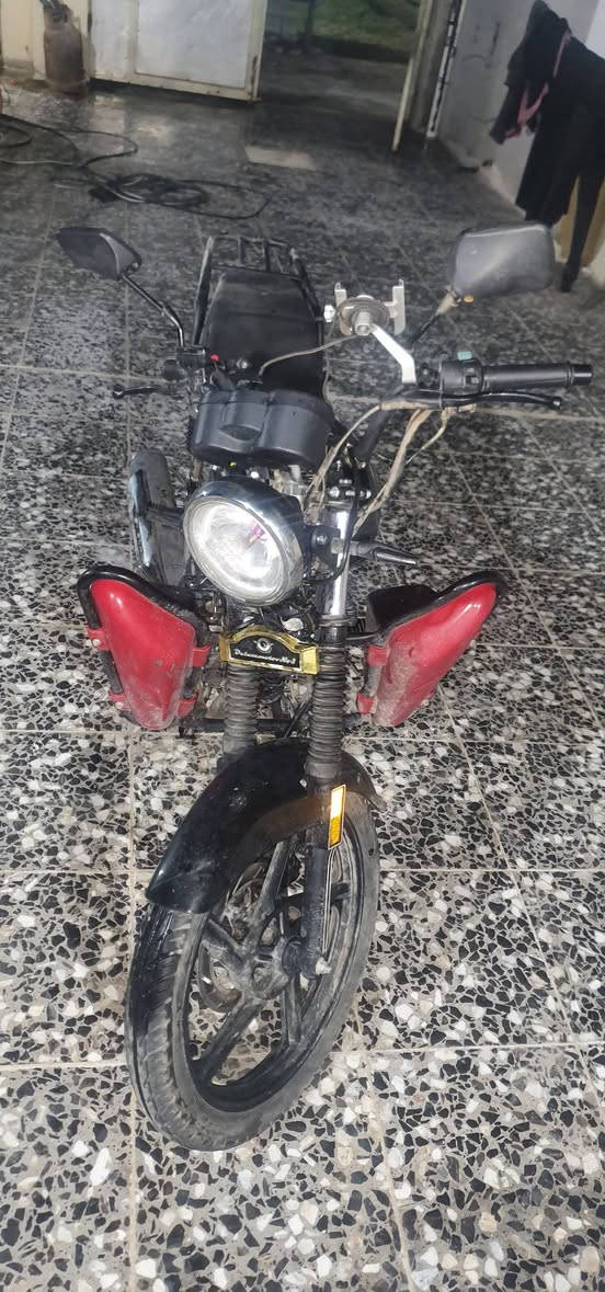 السلام عليكم دراجة نامة برو موديل 2025 
رقم بغداد 
الدراجة برغي ممفتوح بيها وكلشي شغال فول بلادي 
مكاني بغداد الكمالية 
السعر 1800 قابل للتفاوض البسيط 
رقمي *********** 
تواصل واتساب بغداد, العراق
