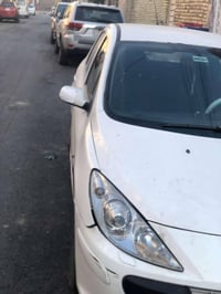 للبيع سياره بيجو فرنسي سياره بلاديه لا ضربه ولا صبغ مكينه كير خير من ا...