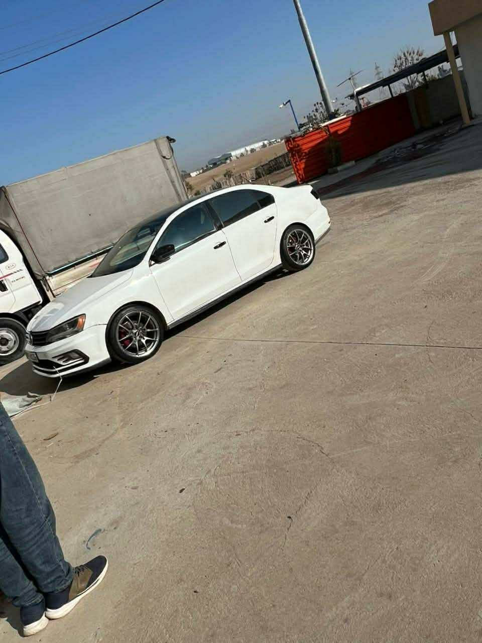 جيتا2016 چوار پارچه ى سبوغه چوار جئ سارده كوتى هه يه سه قفى ته زره كوته مه كينه ى ١٨ تؤربؤيه ره قه م و يه نه وى نوييه گير و مع كينه ى به شه رته 
سعرى ١١٢$ مه جالى تيدايه 
*********** أربيل, العراق
