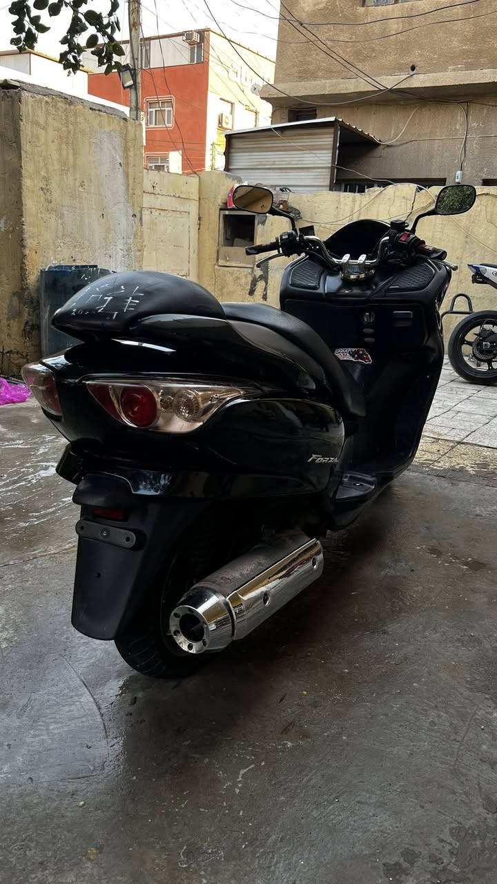 سلام عليكم للبيع فورزه 0/9 7 كير 4 تحويلات دراجه جديده وحلوه مكينه مكفوله كلشي بيه شغال شلعه ومعدل تخبل مكانه بغداد الحسنيه الشراي يتصل *********** سعر 9 ورقات
