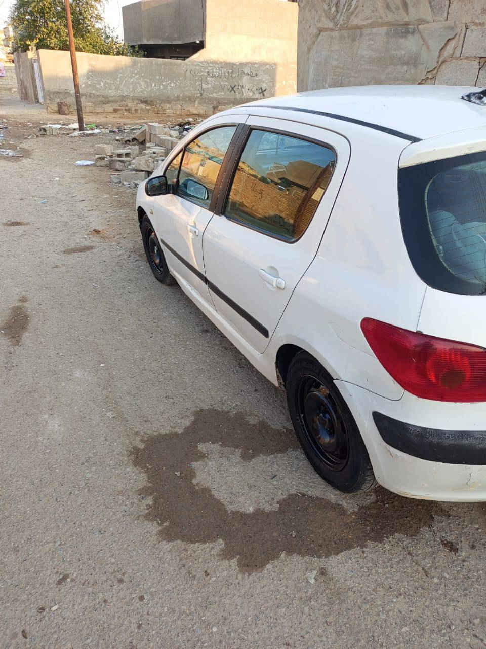 سياره بيجو فرنسي 2005 للبيع رقمها ديالى هزه جديده السياره موجوده بالنجف راعيها ببغداد ثاني يوم مداور سياره عايزه شغلات بسيطه سعرها 33 بيها مجال بسيط***********
