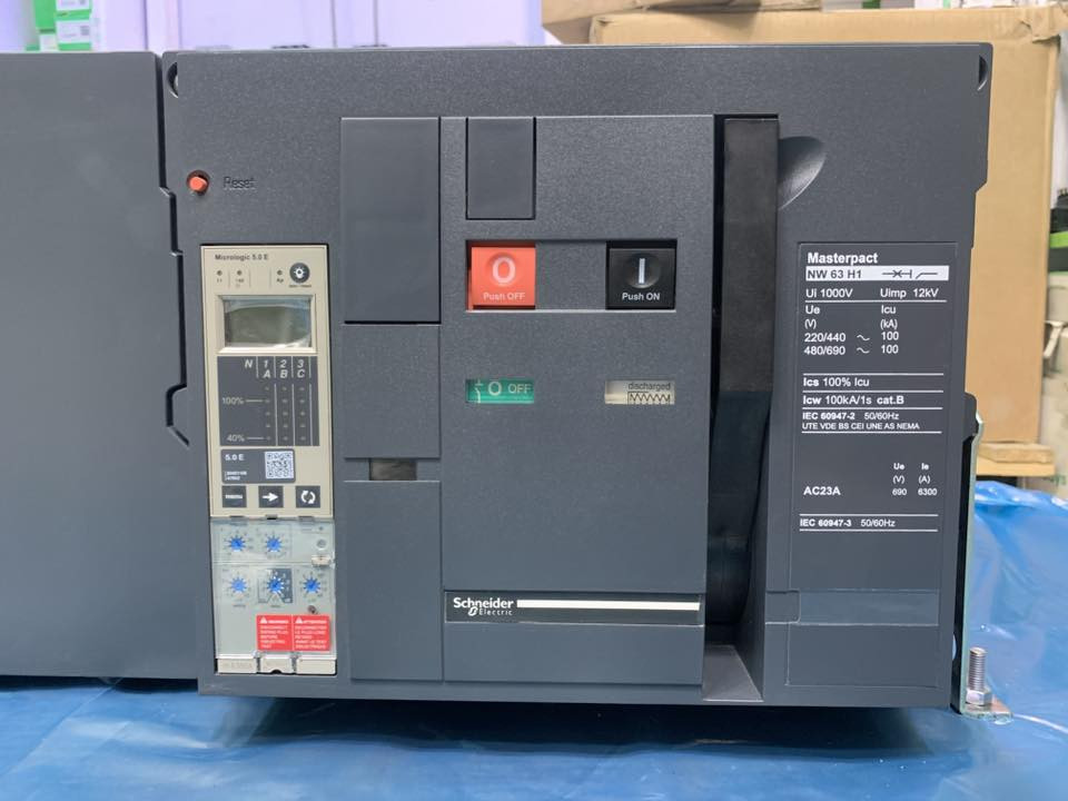 قاطع الدائرة circuit breaker
MasterPact
NW 6300A H1
ثلاثي الأقطاب 
Medi in France 🇫🇷

🟢 قدرة كسر عالية تصل إلى 100kA لمواجهة أقسى ظروف القصر
🟢 أعلى مستوى أمان
🟢تصميم صناعي متين مخصص للمصانع، المحطات، والمشاريع الكبرى

� للتجهيز والاستفسار عن السعر والمواصفات الفنية
 ***********
*********** واتساب 

متوفر كافة مواد 🟢 Schneider Electric 🟢

🟢 القواطع اليدوية (MCCB)
🟢القواطع الموترايز (ACB)
🟢قواطع الدورة (MCB)
🟢قواطع التسريب الأرضي (RCCB)
🟢قواطع المحركات المغناطيسية (GV)
🟢كونتكترات (LC1D - LC1G)
🟢مراحل الحماية 
🟢لوحات التوزيع (من 12 خط حتى 54 خط)

🚛توصيل وشحن إلى كافة مناطق العراق
📍العنوان: بغداد الشورجة عكد النصارى
