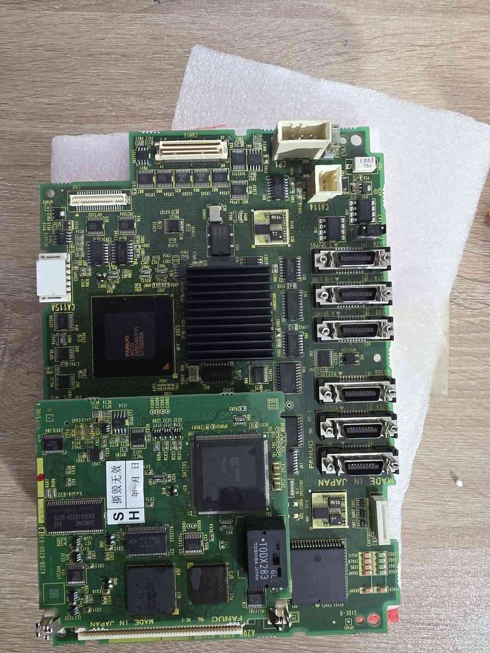 الاستخدام: تُستخدم كلوحة تحكم رئيسية (Motherboard) في أنظمة التحكم الرقمي باستخدام الحاسوب (CNC) من Fanuc.
التطبيق: تعتبر جزءاً أساسياً في تشغيل آلات الـ CNC، والأنظمة الروبوتية، وخطوط الإنتاج المؤتمتة.
المنشأ: صناعة يابانية (Made in Japan)، كما هو موضح على اللوحة.
المكونات: تحتوي على معالجات ومنافذ متعددة (مثل RS232) للاتصال والتحكم بالآلات الصناعية شباب سعرها غالي لاحد يكسر بل قطعه الي تخدمه ينطي سعر بيها التواصل ع الرقم ***********
