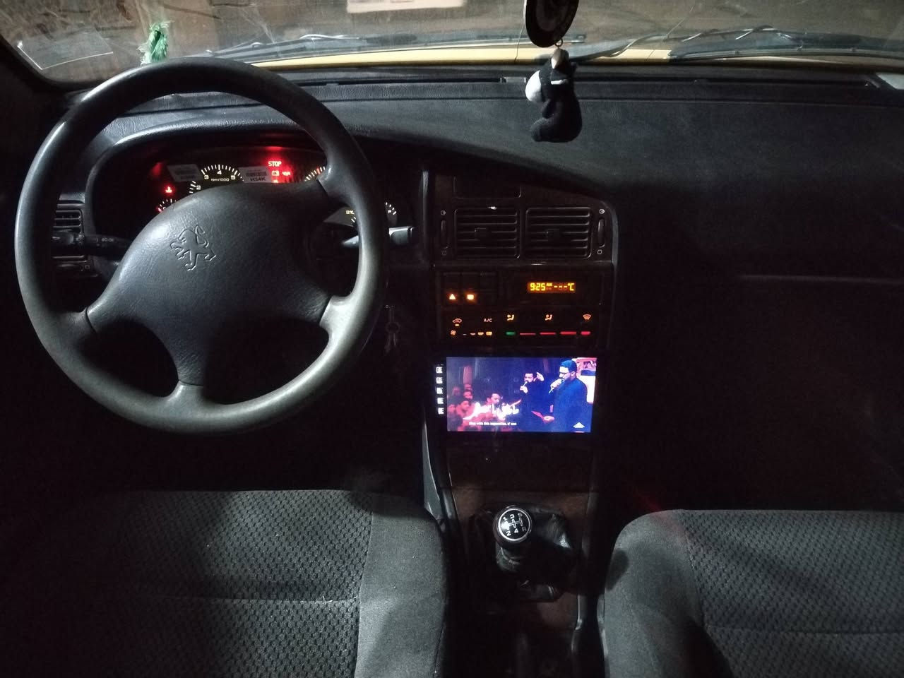 سلام عليكم بيجو بارص 2015 رقم ميسان سنويه جديدة مصفره هيئه وغرامات بأسمي نظافه فول سياره جاهزه ان شاء الله مابيه اي نقص هذا رقمي ***********
