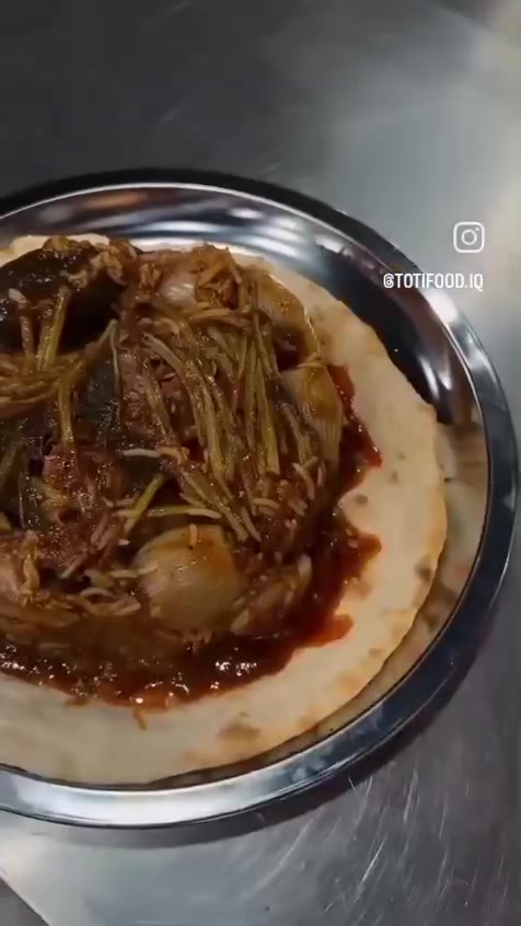 🧑‍🍳 الشيف ابو حمودي المصلاوي. شيف شرقي مصلاوي متفرغ للعمل 🧑‍🍳
مستعد لإدارة وتطوير قسم المطبخ الشرقي
في ارقئ المطاعم السياحية بتقديم أعلى جودة ونكهة موصلية أصيلة تنافس بالمركز الأول 🎖️
التخصصات والمهارات
الأكلات المصلاوية والشمالية
الدولمة والقلية المصلاوية
جميع انواع التمن
جميع انواع المروكات
القوزي بأنواعه
وطرق تقديمه بالاطباق والمناسبات
الأطباق الحديثة
طواجن التركية بأنواعها ومذاقها المختلف
البرياني والمقلوبة.
تشريب لحم
تشريب دجاج
تشريب الكص
طعم غير شكل
الدجاج بجميع تتبيلاته وطرق طهيه الحديثة
وإطباق الأسماك البحرية والنهرية.. وهناك العديد من الاكلات والاطباق السياحية @
🌷للتواصل والاستفسار🌷
***********وبيه واتساب
@. مطاعم الموصل
دليل مطاعم الموصل
وين راح ناكل بالموصل @ديالئ بغداد @وين راح ناكل بتكريت@@مطاعم أربيل @
