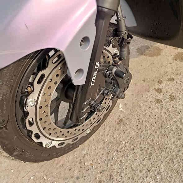 يا الله دراجه للبيع ريان أم عيون دراجه موديل 2025 استعمال شهرين فقط دراجه جديده كلش 6 بطاريات مسطره كبار ملف 1200 حقيقي تمشيك 70 كيلو حقيقي دراجه نضيفه والوصل مال شراء موجود دراجه كل نقص مابيها اخت جديده لايت زنون بيها لد اشاير بل كاع بلادي كله ضوايات وبيها ضوه ابيض جوه علامه رقم  بيها مثبت سرعه دراجه حيل جديده مكاني بغداد حي الجامعه  وبيها نضام البارك P وبيها مواصفات تخبل السعر 750 وبيها مجال  رقمي للاستفسار ***********
