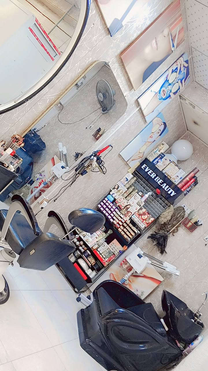 السلام عليكم حلاقه لبيع مستعجله ع بيعته والشراي مختلف وياه بسعر الاستفسار ع وتساب ***********
