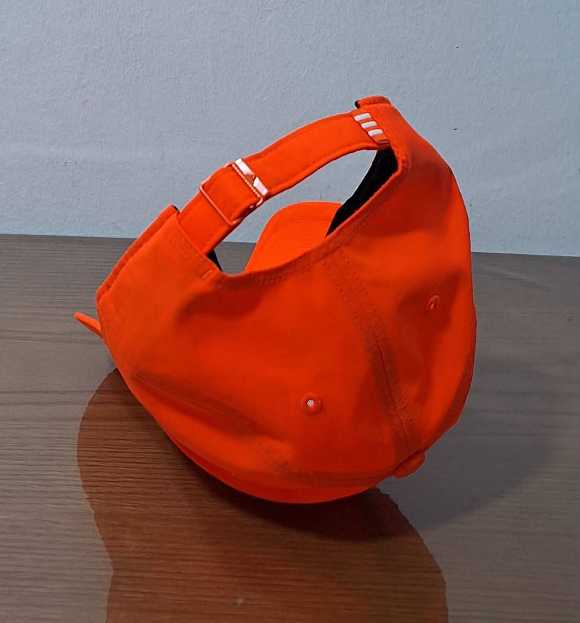 ماركة أديداس أصليه وكاله
قياس فري زايز
سعر 35
*********** واتساب مسنجر
يوجد توصيل
