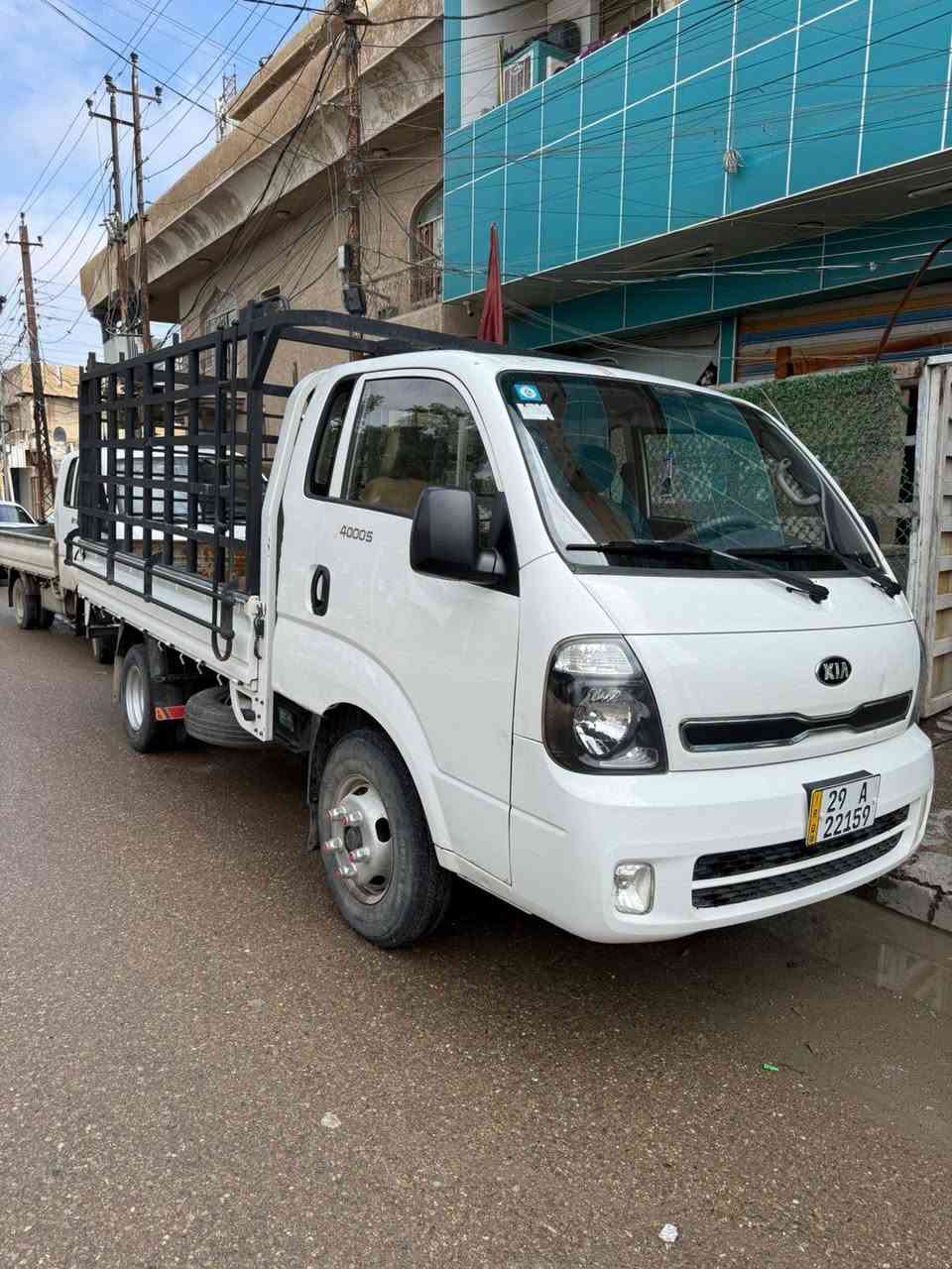 السلام عليكم سياره كيا حمل فحل 
موديل2017
كفاله عامه من صبغ ومن تبديل 
محول تاير 14 وتانكي وتخم تاير جديد 
شاشه كامره
رقم دولي واسط
المكان بغداد
تصال ***********
