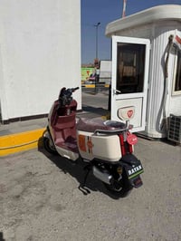 مستخدمة اقل شهر  سعر مليون وخمسين  وبيها مجال 07713382416