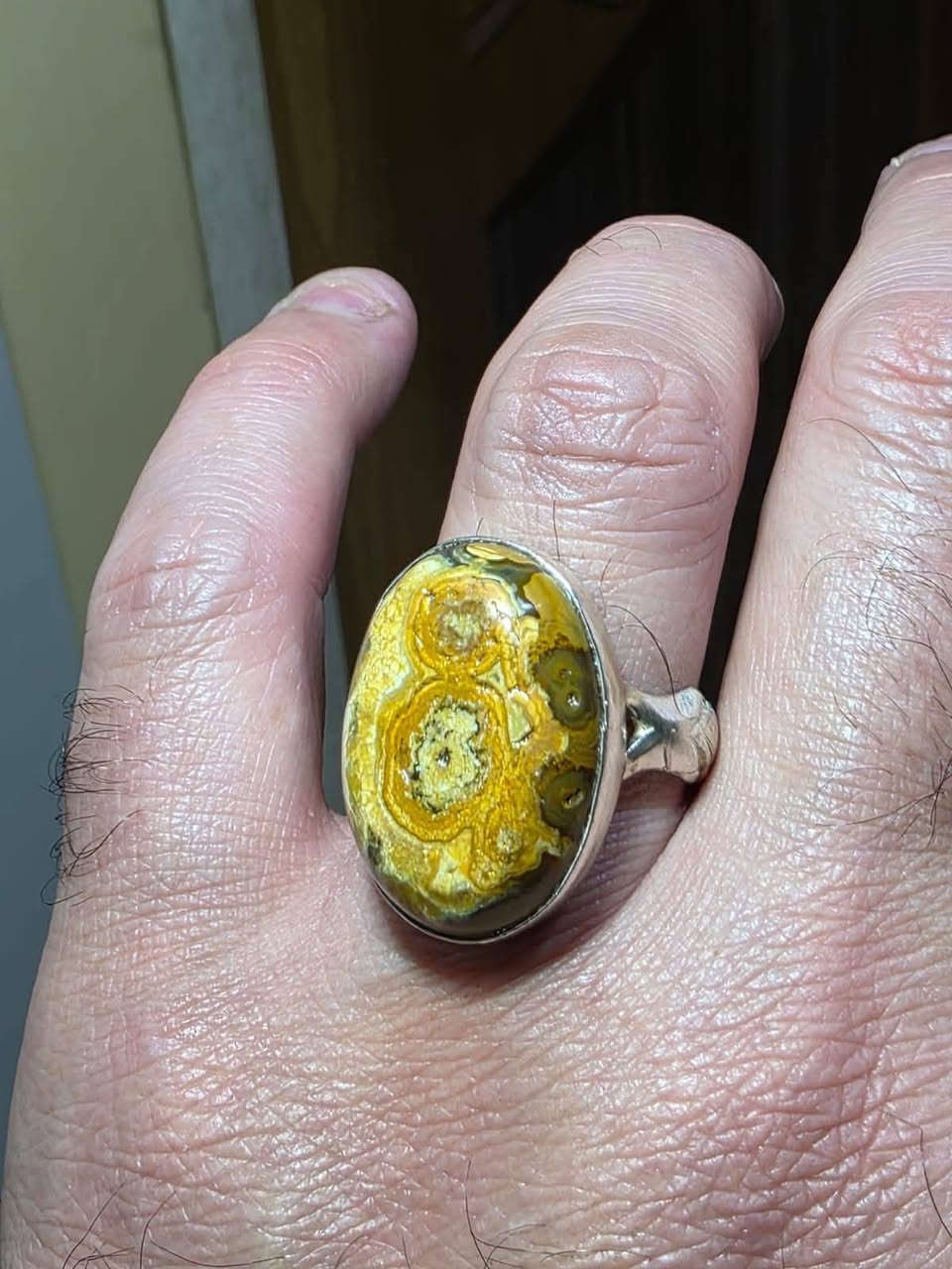 خاتم.داوودي مروكب بسلطاني  قديم جدا من اندر الحجار خاتم نوادر قوي جدا وحجر قديم داوودي مروكب بسلطاني لون غريب صياغه فضه اصلي صياغه نجفيه صياغة علي عنوز مكشوف مناميا ومروحن ومنجم خاتم خطوط محبه قويه جدا جدا تقارب تهيج عقد لسان طاعه خضوع تسهيل امور جاها وجاها تواصل خاص او واتساب ***********
