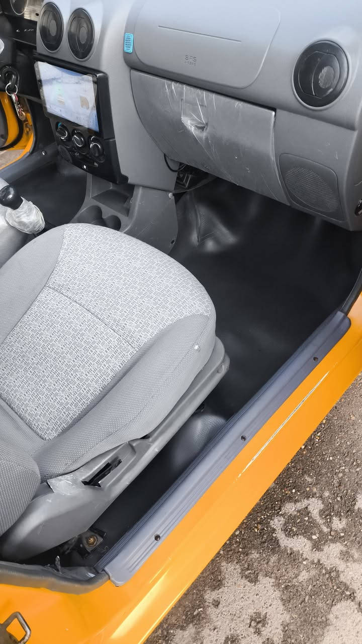 سلام عليكم سايبه البيع موديل 18كفاله عامه باسمي هيئة غرامات مصفره سعر 55وبيهه مجال  بصيط ***********
