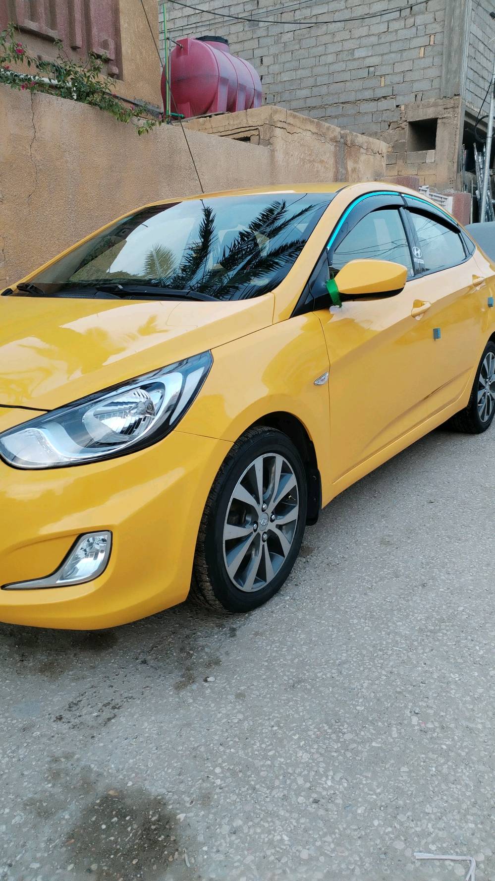 اكسنت موديل 2012خليجي
 مضلع لون بلادي اصفر اصل مكينه 1600 دوش رقم كربلاء بيه قطعتين تبديل باب لسايق ولوره بدون دواخل مكينه وكير كفاله تبريد تدفئه حداديه امامي خلفي جديد شاشه كامره تحكمات جهتين
لعنوان كربلاء حي العامل 