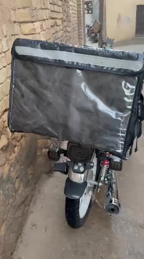 السلام عليكم دراجه ايراني دارجه حلوه وونضيفه جداً وياها بكس مطري وسماعات بلوتوث عاليات الدراجه تشغل وبجك للشغل
السعر 700 الاستفسار ***********
