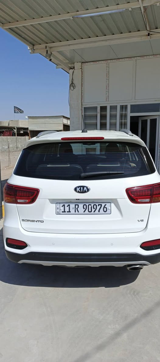 السلام عليكم
سورنتو موديل2018 شكل العشرين. كفاله عامه 
بيها بارد شي بصيط كد شبر

رقم بغداد انجليزي جديد باسمي 
هزه جديده سنويه لغايه 2028
محرك 6 سلندر  3500 كفاله  واني مسؤول 
كير 8نمر كشنات كهرباء لونين جلد 
جنطه كهرباء ترحيب بصمتين 
ميري شفط كهرباء حساس خلفي امامي 
شاشه وايرليس شحن موبايل 
كاميرا دواره سايد بريك بصمه 
سبعه راكب ثلاث قطع تبريد 
بردات اصلي ثلاث عدسات 
لايت زنون ليل نهاري لد 
دبل شباك خمسه ويل كب
تخم تاير 
العنوان صلاح الدين قضاء بلد

***********
السعر 240$ 

***********
