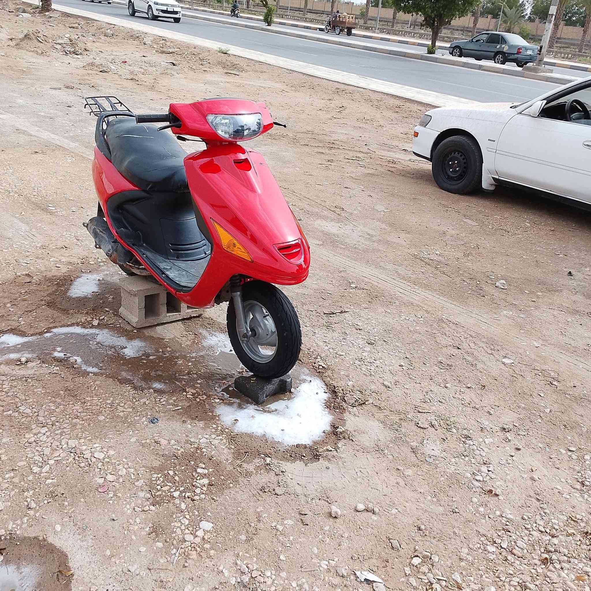 السلام عليكم دراجه فراشه للبيع مكينه مفتوحه مره وحده نكره سلف كهربائياته كله شغاله سعر 400 أو بيه مجال مكان قريت العلويه للاستفسار ***********

