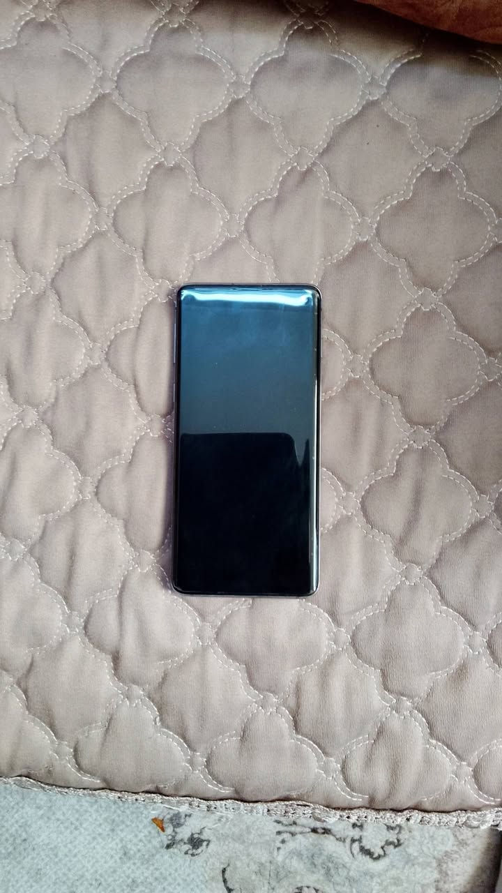 📱 للبيع: Samsung Galaxy S10
الجهاز نظيف جداً
✨ استعمال خفيف
❌ ما بيه طگة
❌ ما بيه عوج
❌ ما مفتوح
❌ ما مبدّل بي أي قطعة
📌 المواصفات:
• شاشة  (Hole) 
• كاميرا خلفية ثلاثية تصور زين
• الذاكرة تقريباً 512GB تخزين
• الجهاز يشتغل 100% بدون مشاكل
جهاز مرتب ومناسب للاستخدام اليومي 👌
💰 السعر: (260) الف
📍 الموقع: (بغداد حي عامل)
📩 تواصل خاص ***********
