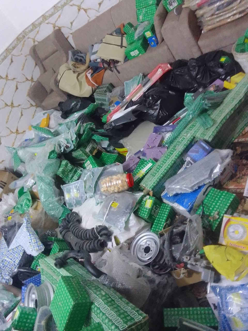 سلام عليكم 
غراض تكتك للبيع نظافة وجديد وانه مكلف بالنشر للتواصل رقمي واتساب وادزلك الولد صاحب الغراض ***********
