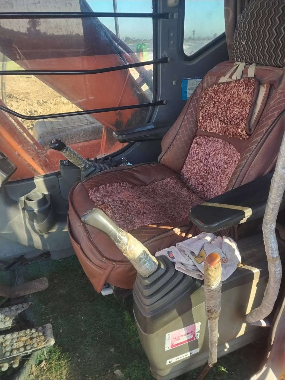 حفارة للبيع زت مكفولة كفالة عامة ***********. بيع مستعجل
