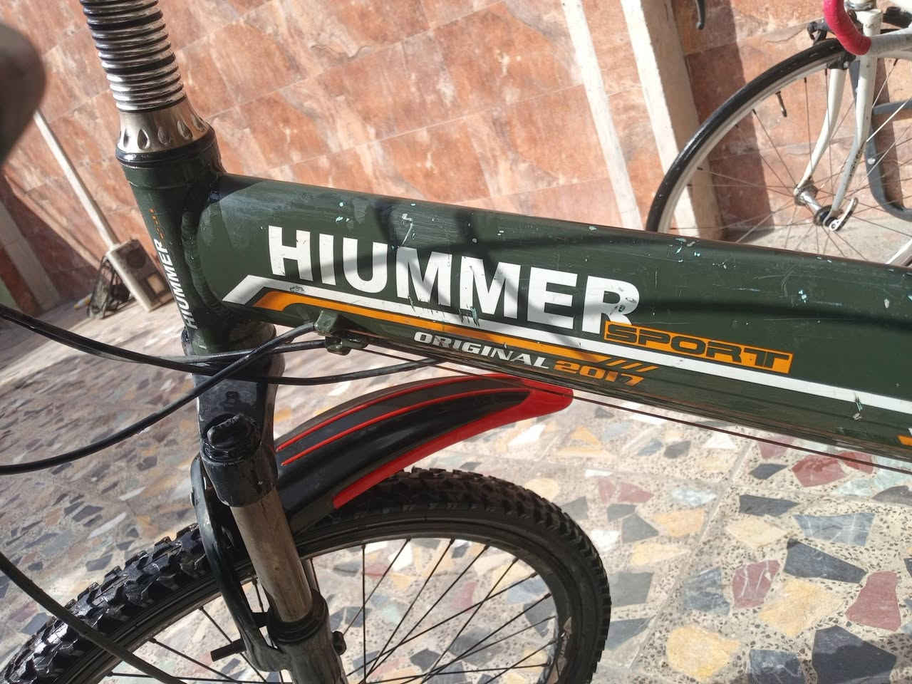 السلام عليكم عندي بايسكلات واحد Hiummer sport 2017 هذا بايسكل امريكي اصلي مالت مزاد والثاني سبورت نحيف للبيع سعر 120Hiummer الف والثاني 70 الف للاستفسار ***********
