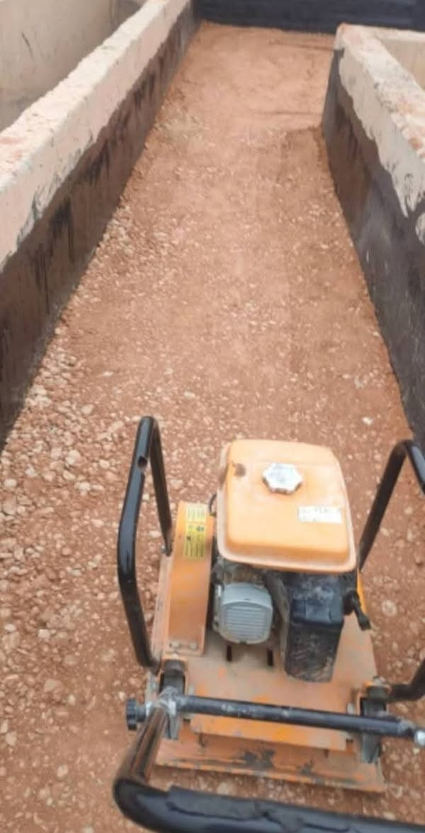 سلام عليكم أسطه سيراميك شغل هندسي تنضيف بيوت من الإنقاذ حدل فرش حصو سحب ماء من الأين صب لاش  اسطه ماستك جير وايزو كام شعندك اتصل وتدلل رقمي *********** واتس اب
