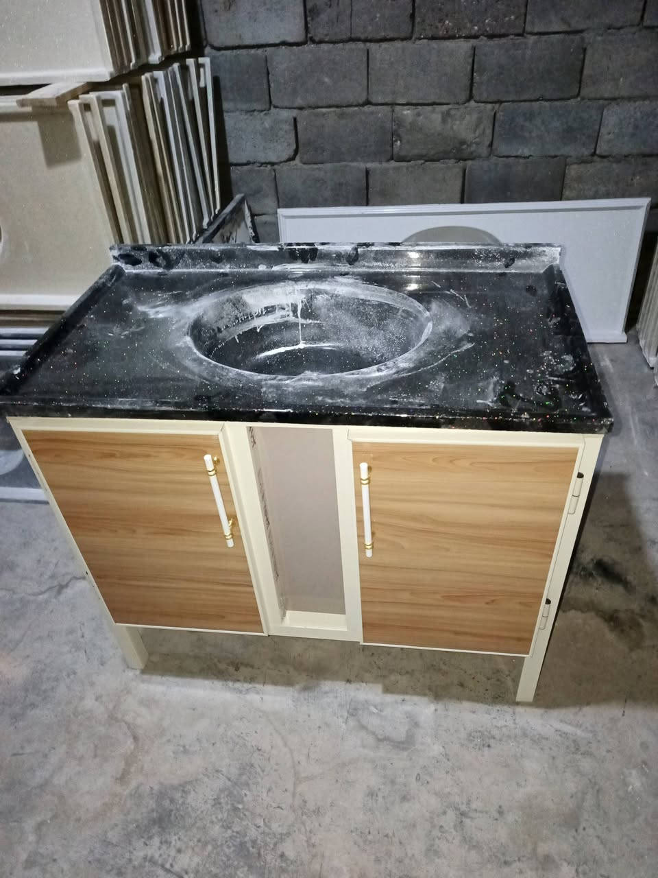 سنك مرمر ثقيل درجه اولى داخل بنل ليسه بليت خفيف كميه جدا محدوده بنسب الأسعار احجز المباشر سعر بلاش ١١٥ عنوان بصره *********** سارع على الحجز يوصلك شرط الفحص درجه اولى
