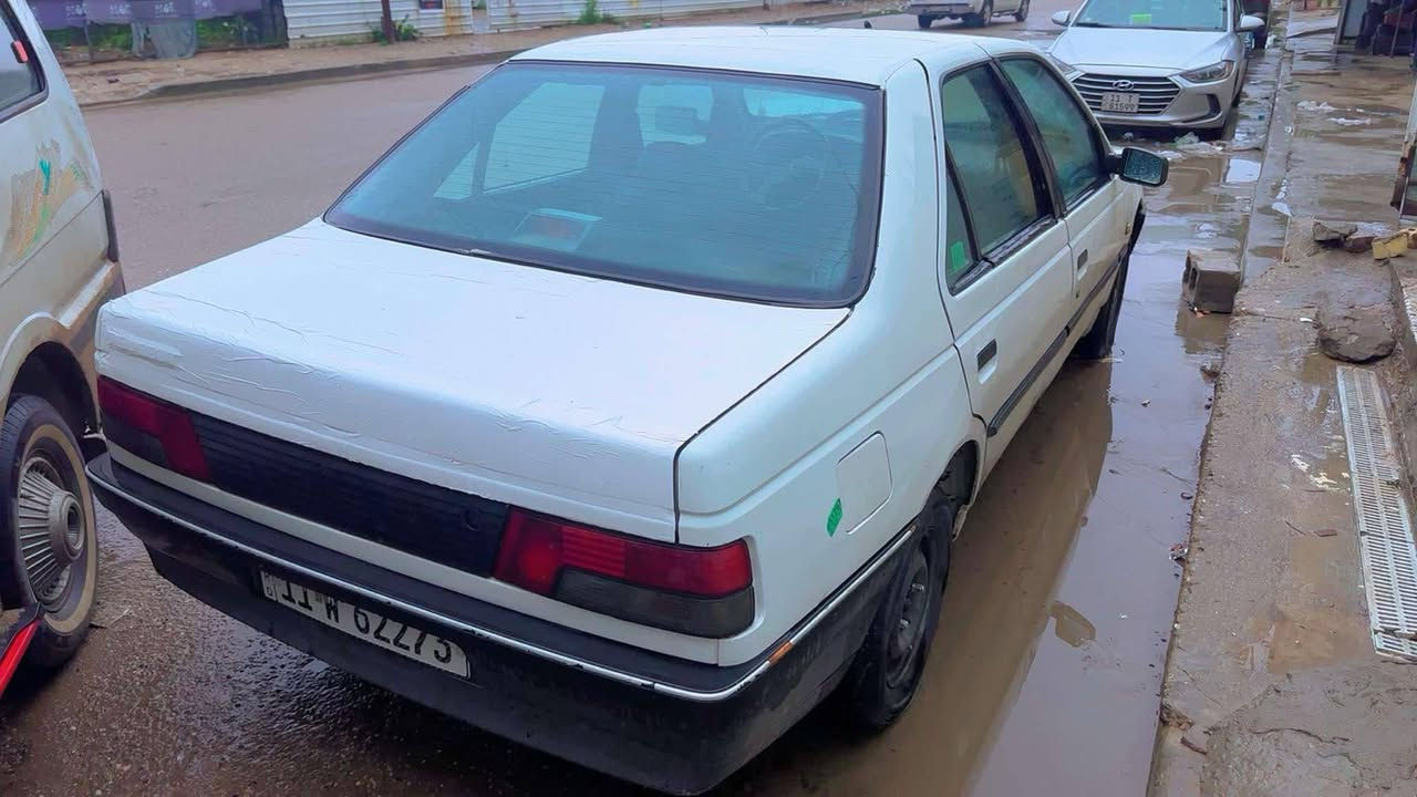 بيجو روى موديل 9 سياره نضيفه ومرتبه 
تبريد شغال منضومه جديده كلها 
تخم تاير جديد 
دوشمه جديده كلها 
كير مكينه اكسل جديد 
جام اربعه شغال 
ويل حجم 
بيها قطعه واحد صبغ.
وهلال مال جاملغ اثنين 
غير هاي مابيها 
مكاني بغداد البياع 
*********** اسياه 
سعر ٣٠  قفل
