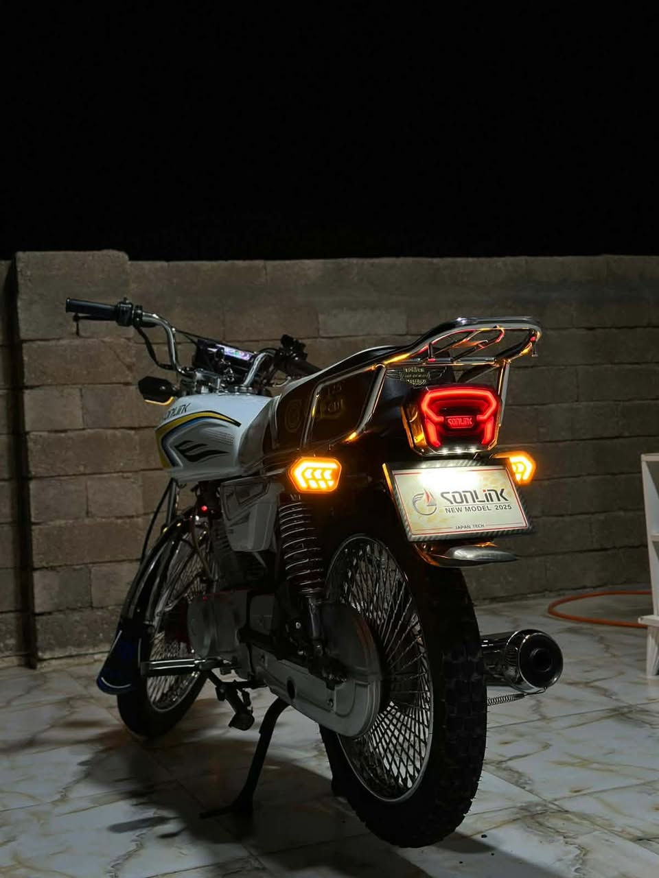 السلام عليكم مأطور تايكر سونك شرط من التاير للتاير موديل 2025 نضافة فول محرك شرط ما مفتوح نشاط الماطور خير من الله السعر 800 وبي مجال شي قليل وهاذة رقمي ***********
