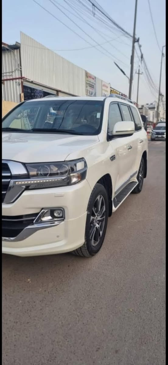 سيارة لاندكروزر 2020 ساز ماشية  98 الف سيارة نظيفه كلش *********** مكاني بغداد السعر 53 الف دولار وبيها مجال الشراي
