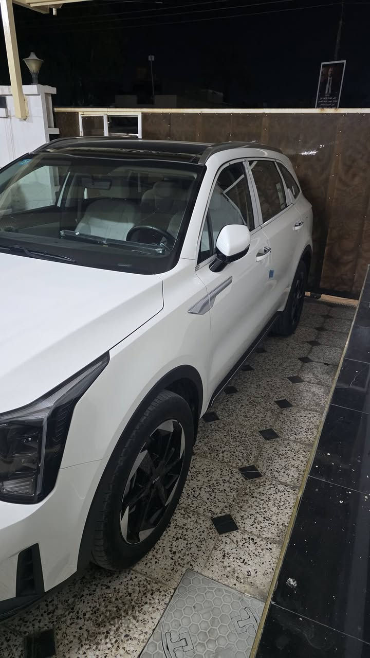 السلام عليكم سورنتو للبيع موديل2024 المواصفات كشنات كهربائيه 6سلندر كير موس ويل19  مكان بغداد للسعر وللاستفسار اكثر الاتصال على الرقم***********
