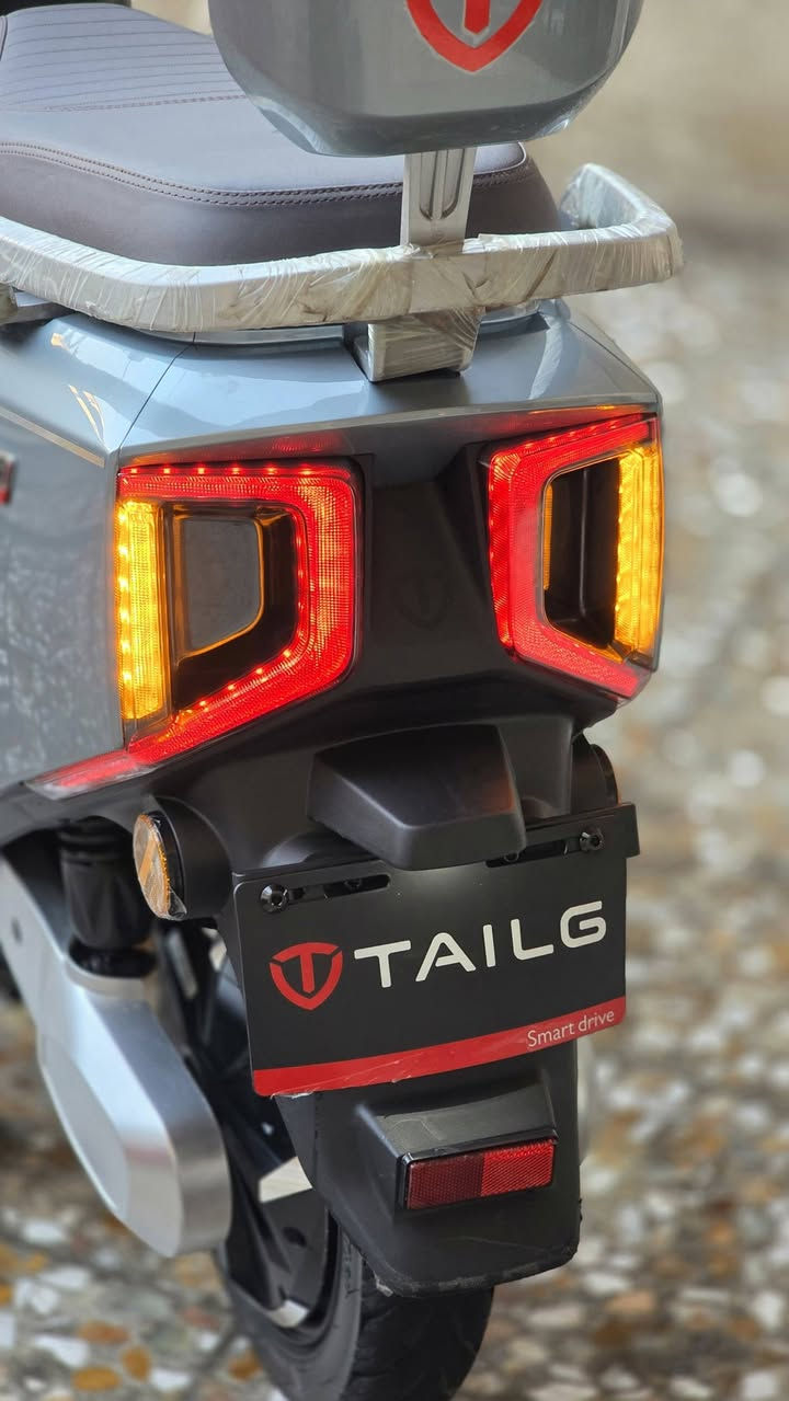 دراجه شحن للبيع فووول مواصفات  نوع 
f73 ,s100

دراجه شحن للبيع فووول مواصفات شركة تاليج TALIG تيسلا موديل 2025.. ..الدراجة شخط ما بيها لا شخوط لا كسر لا اي قطعه متضرره او مبدله على وضع الوكالة الدراجه نظيفة حييل من الشغل للبيت حتى تايرات وبطاريات بعدهن جدد عل شركة 
والمواصفات كثيره و معروفه منها غير معروف 
بريك دسك فلنجه 

بريك امامي مصاحب مع الخلفي 
(ABS)??
إنذار سرقه عالي الصوت مع نظام امان ⚔️🕶
بك للرجوع إلى الخلف 
مثبت سرعه بصمات 2 جدد?
?اشاره يمين يسار + ليد نهاري ليلي
 
مصباح عالي ناصي قوي زنون من الشركة 

حجم الملف 2500 واط 

بطاريات حجم كبير الطوال المسطرة مو الصغار🔋🔌 

*([الدراجة وكالة أمانة الله ورسوله ])*

عنوان : بغداد / حي القاهره تحت جسر البنوك 
للاستفسار المراسله على الرقم واتساب ***********
