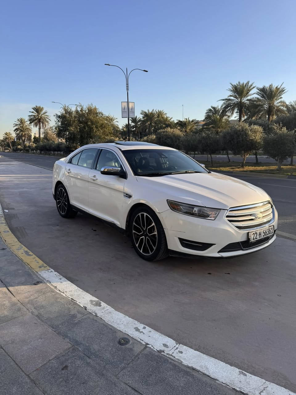 السلام عليكم
للبيع فورد تورس 2019 لمتد

الممشى : 71 الف كيلو 
المحرك : ستة سلندر v6 3500
نظام الدفع : AWD
داخل لون اسود 
السيارة بصمتين + تشغيل عن بعد 
اضائة داخلية LED 7 الوان 
الكشنات جلد 
السقف سلايد روف 
تدفئة و تبريد المقاعد الامامية و تدفئة المقاعد الخلفية 
المقاعد الامامية كهرباء 
تدفئة ستيرن 
دواسة البريك و البانزين كهرباء 
رمز سري بالباب
نقاط عمياء 
تبريد قطعتين
مثبت سرعة
دخول ذكي باب السايق و الراكب
خزن ميموري
المري تعتيم 
شاشة و سماعات سوني 
ويل قياس 20
السيارة لمتد و مواصفاتها متخلص 

ضرر السيارة بابين و ربع الجاملغ صبغ 

للأستفسار: ***********
