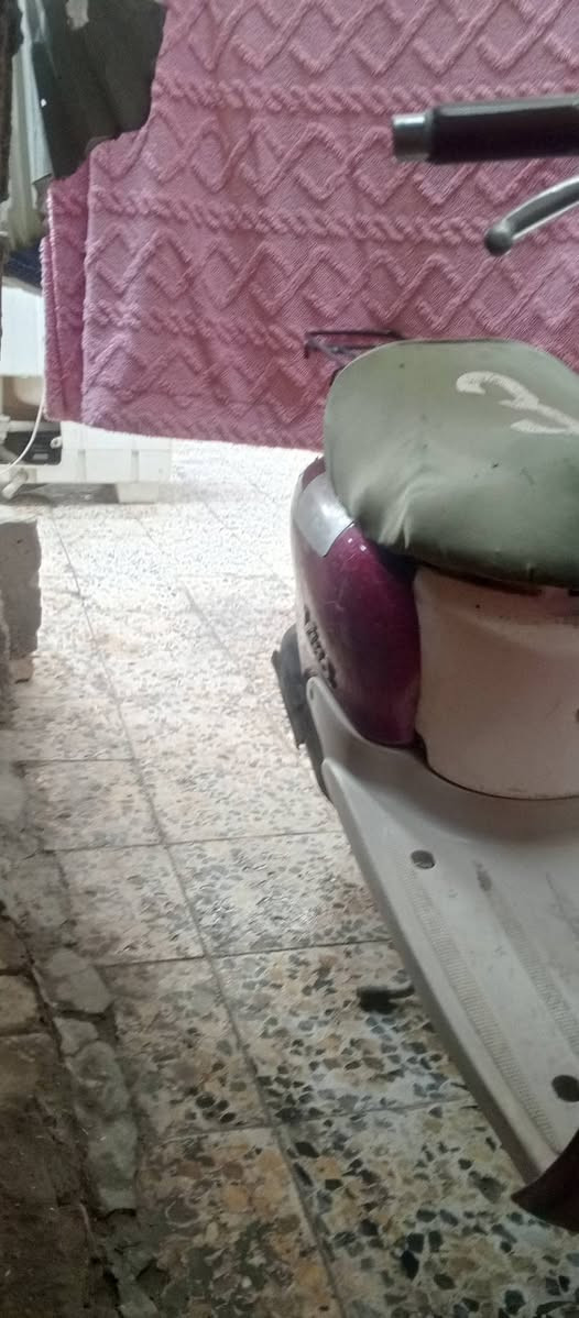 سلام عليكم دراجه مصريه للبيع اخوان الدراجه تشتغل بس متمشي انطيها بانزين ماتمشي بس شغاله لو قايش لو كلجات سعر 150 وبيه مجال مكينته تخبل طياره مكاني ناصريه مركز حي شهداء رقمي *********** بي واتساب
