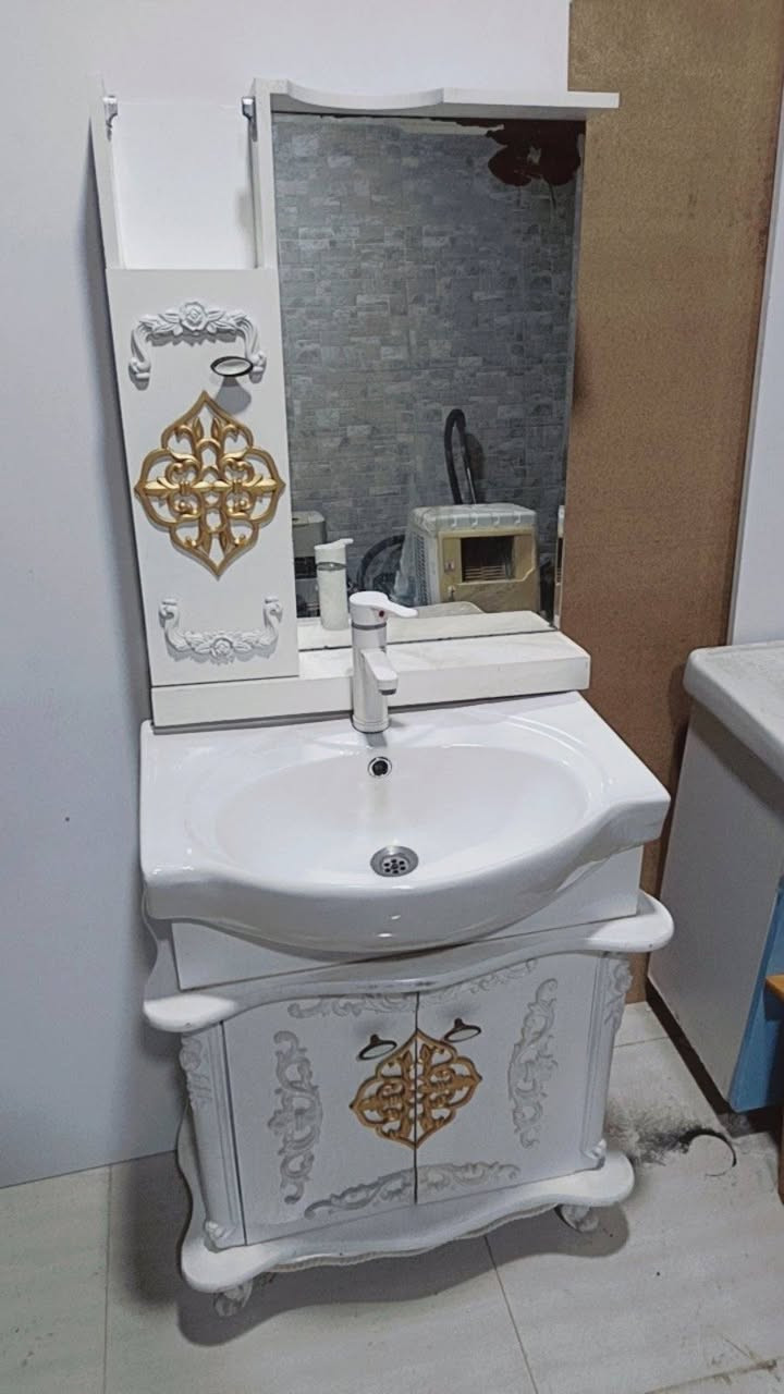 ده س شۆر ئاوینه خه ڵاته ی پیوە یه پاک و جوان بیعه یب بۆفرۆشتن 
قیاس:٦٥سم به ٣٥سم 
نرخ:٥٥هه زار
شوێن:سلێمانی 
تیل:*********** السليمانية, العراق
