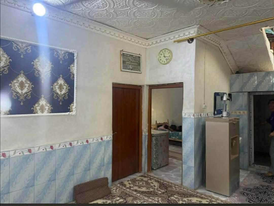 بيت زراعي للبيع مساحه 500 متر لبيت يحتوي ع ثلاث غرف وصالتين+ ديوانيه  وصحيات داخليه وخارجيه بل أضافه إلى قعطه بيه بستان وحديقه جبيره لبيت ثاني بيت عن شارع العام طريق سوق الشيوخ فضليه  لبيت كلش جبير سعر خاص***********
