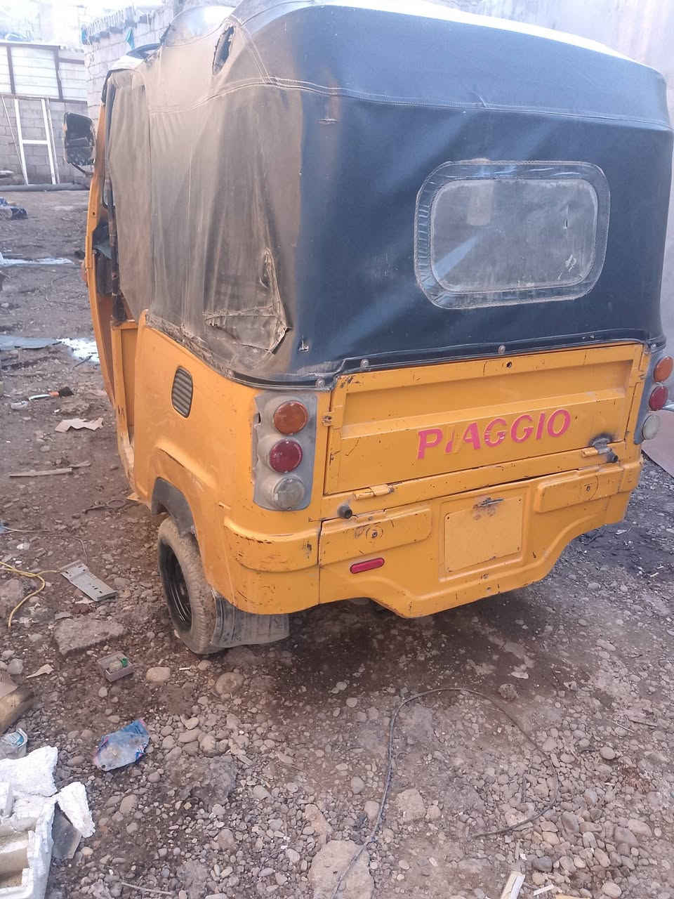 السلام عليكم تكتك بياجو موديل 17 دخوله 18 تكتك جاهزه مابيه نقص غير بس صليب ونزله من سعره تكتك معامله ترقيم كامله واصله للبصمه مكانه ديالى الشراي اتصل لا تراسل سعره 950 هذا رقمي ***********
