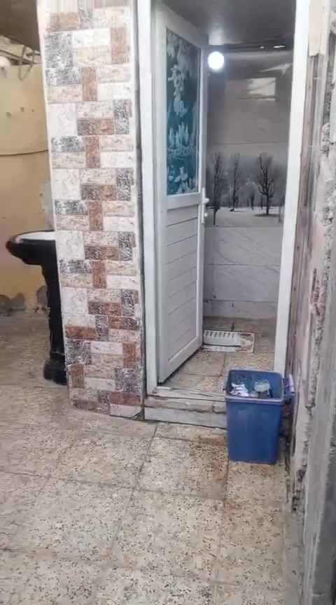 السلام عليكم بيت للبيع حي النصر حي دجله خلف المعارض كل الخدمات متوفرة 100متر
***********
