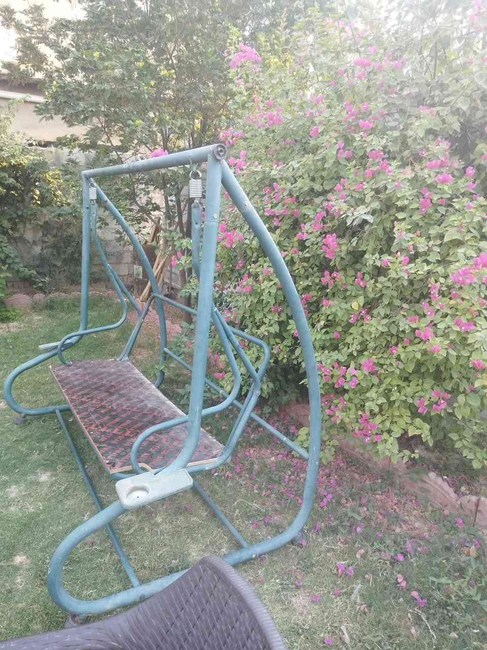 مرجوحه ٣ نفر. السعر ١٣٥ نهايته.
كاونتر.قطعه واحده السعر ٦٥ نهايته 
 المكان ابو. غريب موجود توصيل بكروه
***********
