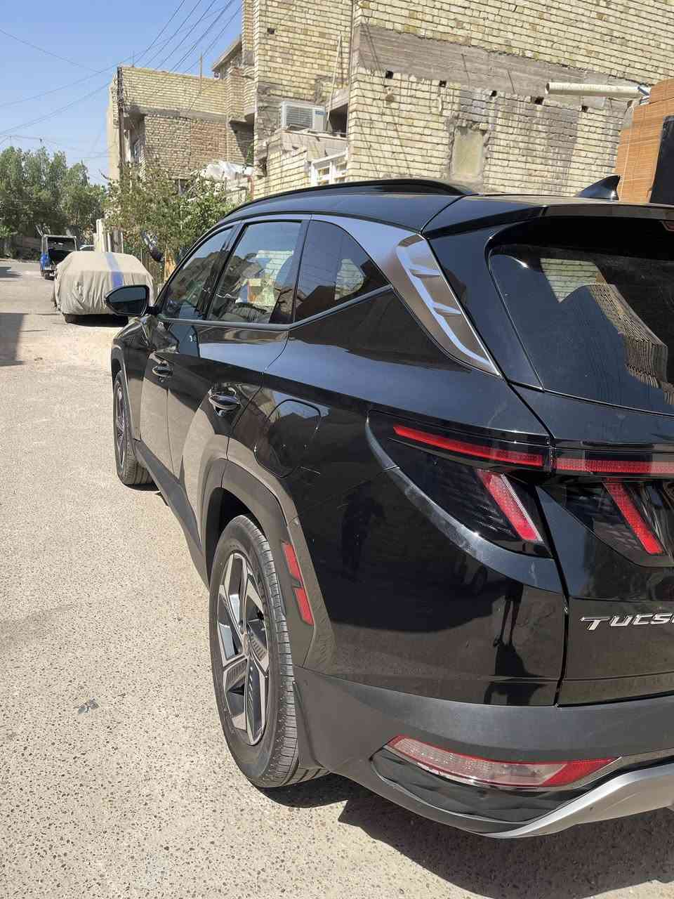السلام عليكم  هيونداي توسان
موديل 2023 
وارد امريكي 
هايبرد بلك ان 
بدون ايرباك 
السياره فول فول فول مواصفات للأخير 
ماشيه 16 الف ميل فقط 
صور الحادث بالمنشور 
ورقم الشاصي بالمنشور 
السعر 205 وبيهة مجال قليل 
للأستفسار:***********
