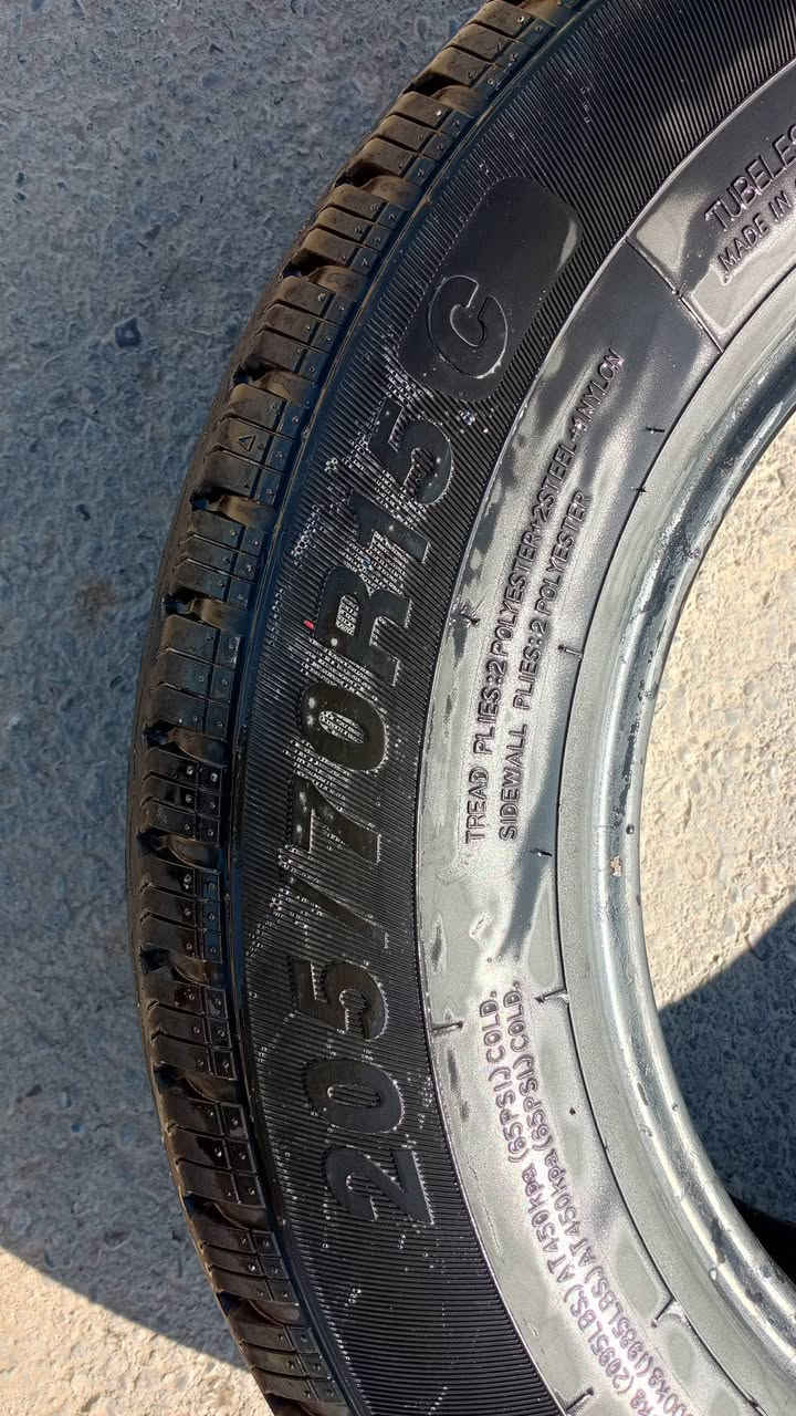 اسلام عليكم
تايرات تيوتة هايلوكس 
انتاج 2025 
مشتغلات شهرين فقط 
بس واحد بي ضربة  واحد جديد 
المكان ديالى شهربان  
***********
