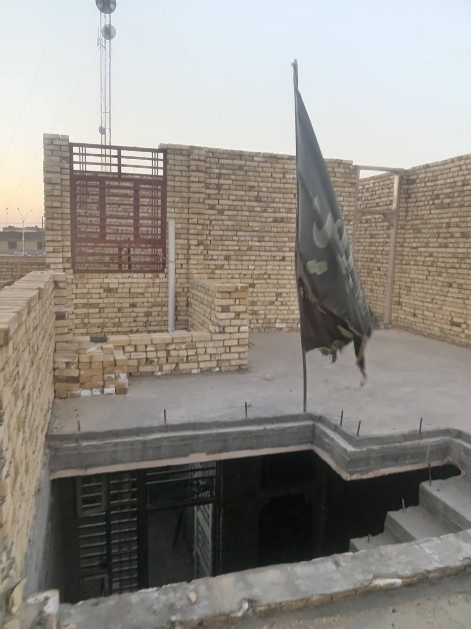 بيتين للبيه الطابوك مساحته 140وثاني مساحته 100/مكان البيوت عل حولي قرب المعارض شراي يتصل ***********
