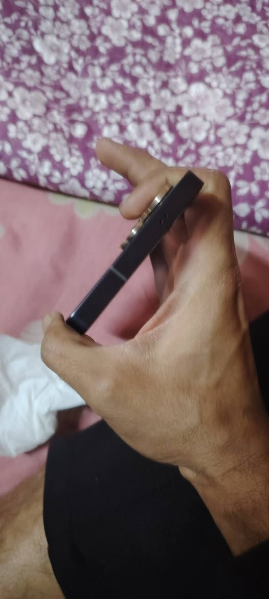 السلام عليكم س25 تيرا 256 النظافه 100% صار له شهر اخذته مليون 400 اريده 1,300 وبي  وبمجال قليل  ***********
