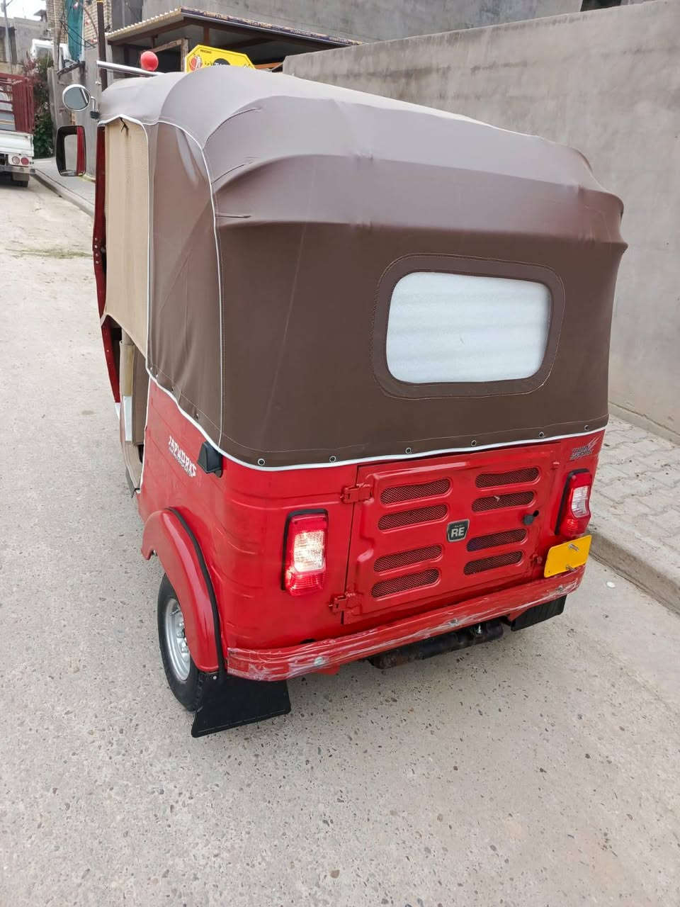 سلام عليكم تكتك للبيع موديل 2017 شهر 10 أوراق المصطفى تكتك جاهز خير من الله العنوان بغداد الكماليه السعر 3400 وبيهه مجال الهاتف *********** ما متوجد ع خاص
