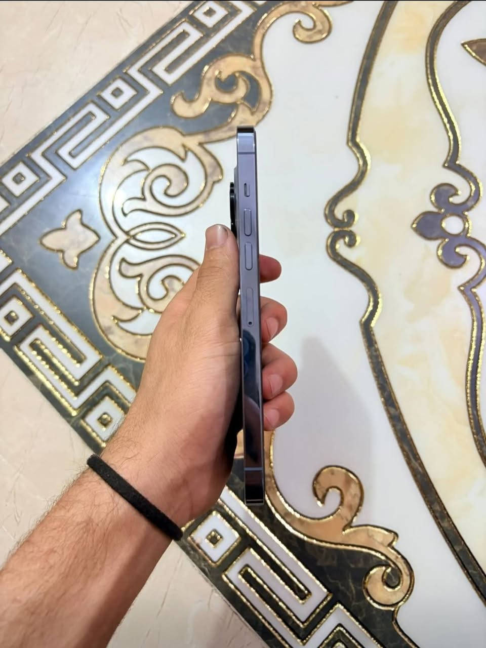 السلام عليكم  ايفون ١٣ بروماكس الون بحري بطاريه ٨٢  مكفول ما مفتوح ولا داخل صيانه شرق أوسط ماستر السعر ٤٠٠ بيه مجال مكاني كراده ***********  متواجد واتساب
