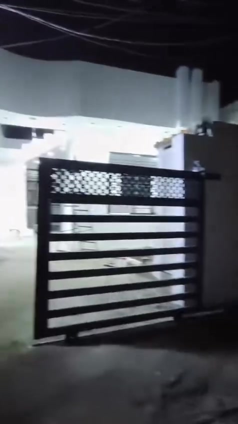 السلام عليكم بيت ١٥٠ متر طابق واحد مقابيل مجمع العدل الثاني شارع ٨ متر خدمات كامله سعر ٨٥ اي استفسار ع الخاص 
***********
