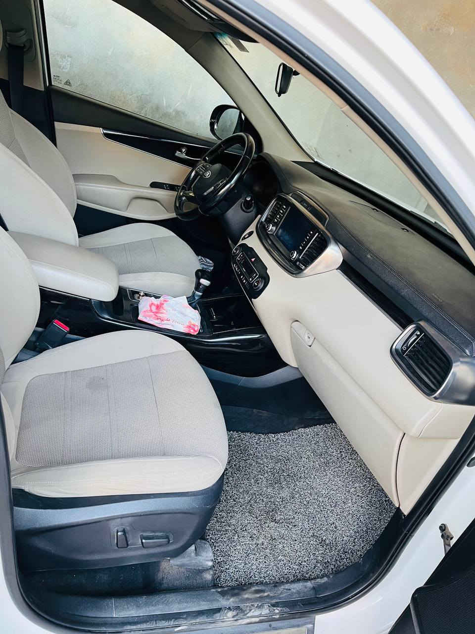 للبيع كيا سونتوا 19 خليجي رقم قادسيه انكليزي بسمي تحويل مباشر مكفوله عدا صبغ بقبق الجنطه مكينه كير تبريد جاهزه 
مواصفات 
6سلندر 
7راكب 
3قطع تبريد
بصمه تشغيل +بصمه ابواب 
تحكم فول 
كامرة
حساسات امامي خلفي 
جنطه كهرباء
مري كهرباء 
 شاشه 
مكان السيارة الديوانيه اي استفسار عن السعر (***********)
