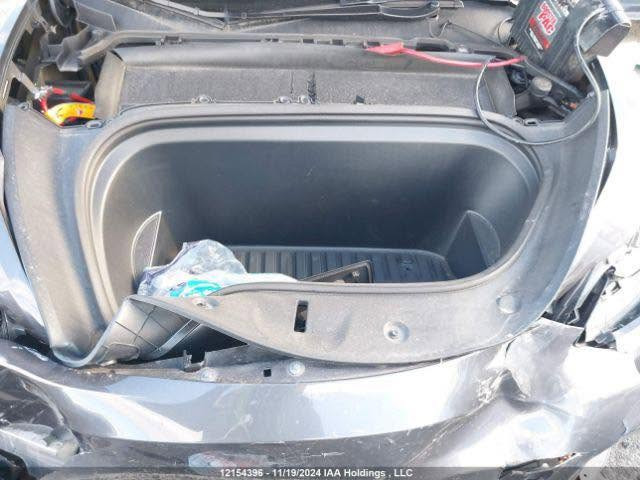 تسلا مودل (TESLA MODEL (Y 
2023 كلش نضيفه السياره اون لاين اخر تحديث 
تك ماطور رقم بغداد
الشاحنه اصليه 32 امبير
تكدر تتحكم بكل السياره عن طريق التلفون
كلشي بيها بلادي بشرط راديترات والمراوح والبطاريه ممفتوح بيها ايشي ومناقصه اي شي بضمانتي 
حادثها امامي  بسيط 
السعر 180 وبيه مجال بسيط 
استفسار رقم *********** كابتن محمد
