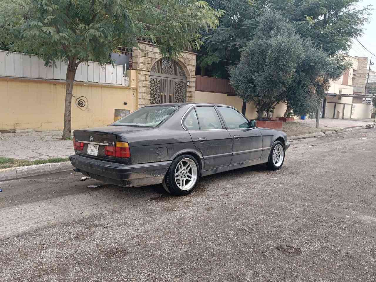 السلام عليكم
للبيع بي ام 

حجم 525 مفتوح

كير عادي 

كير مكينه جدد

طخم نضيف امامي خلفي 

رقم الماني شرط تحويل 

..... سعر 52
موصل الجديده 
*********** واتساب بيه
