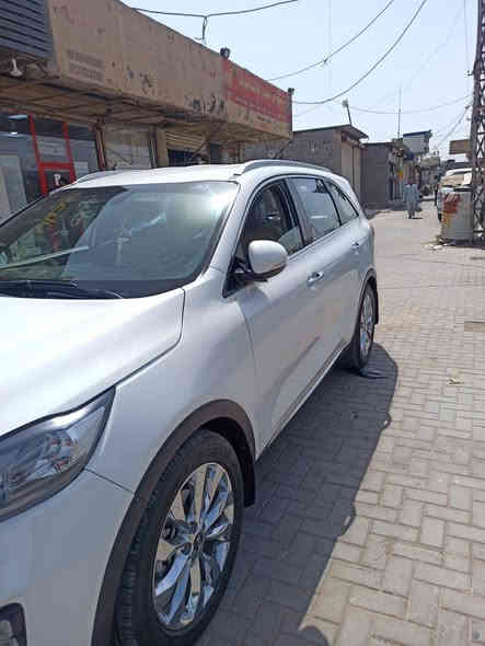 سلام عليكم 
سورنتو 16خليجي سته سلندر المكينه مفتوحة بيه تبخير بدون تنقيص بيه صبغ بالچاملق الامامي جهة السائق والباقي شوف العين 
السعر173 للاستفسار ***********
